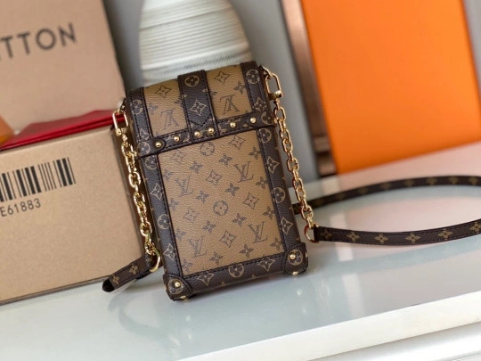 POCHETTE LOUIS TRUNK VERTICAL VUITTON 0712